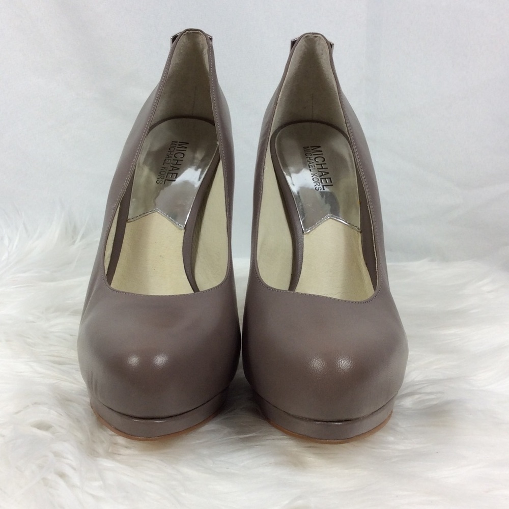 Michael Kors 5” closed toe heels  in a taupe/gray.